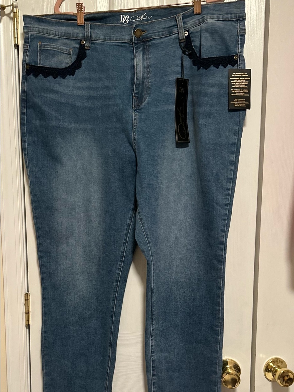 NWT DG2 by Diane Gilman Blue Denim Skinny with navy crochet Trim size 22w tall